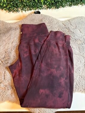 lululemon athletica Burgundy Tie-Dye Align 25”Joggers Size 6